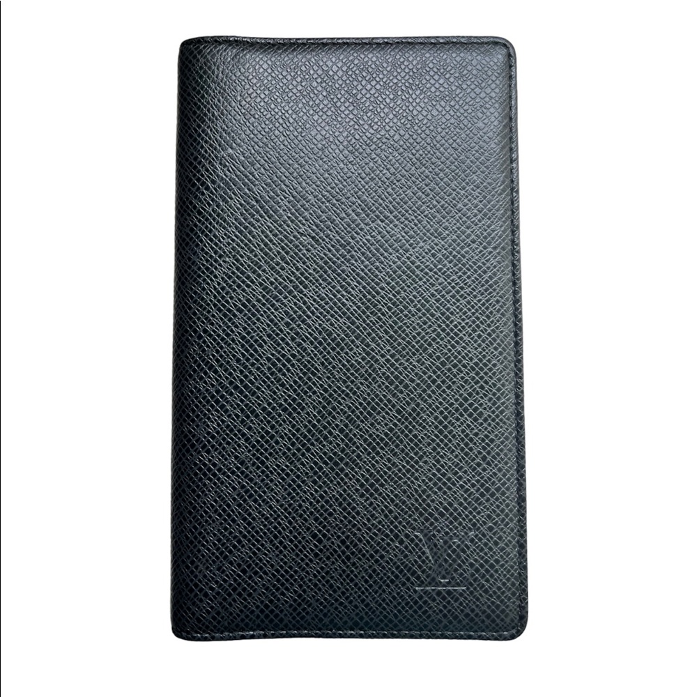 Louis Vuitton Brazza taiga wallet